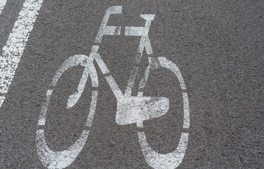 Fototapeta na wymiar White bicycle lane sign. Bicycle lines in the city, park.