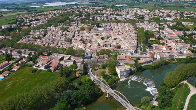 Photo a&eacute;rienne Marsillargues et Vidourle, pont fleuve Vidourle, pays de Lunel, vue a&eacute;rienne fleuve c&ocirc;tier,  vall&eacute;e du Vidourle, Languedoc Roussillon, Sud de la France