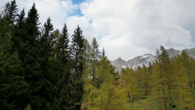Drohnenflug über den Dachstein Gletscher im Herbst in den österreichischen Alpen, Schladming - Steiermark, - Stock Footage