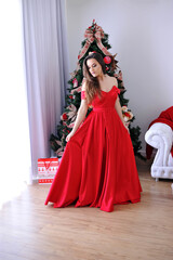 mulher linda de vestido vermelho natal