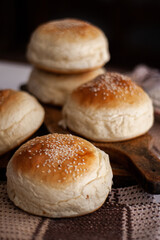 pan de hamburguesas horneado y fresco 