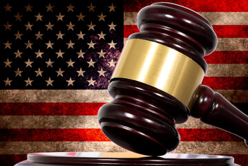 Flagge von USA, Gericht und ein Richterhammer