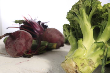 Conjunto de verduras sobre una base texturizada