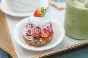 맛있고 신선한 미니 딸기케이크