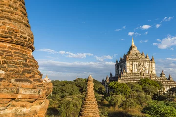 Gartenposter Thatbyinnyu pagoda in Bagan in Myanmar © Fyle