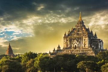 Tuinposter Thatbyinnyu pagoda in Bagan in Myanmar © Fyle