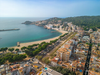 Obraz premium Sant Feliu de Guíxols on the Costa Brava of Gerona tourist beach turquoise Mediterranean sea panoramic view aerial view