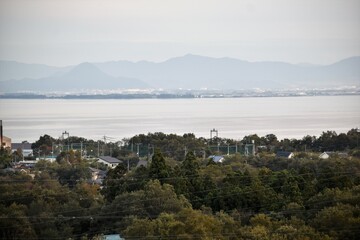 琵琶湖と対岸の三上山（近江富士）
