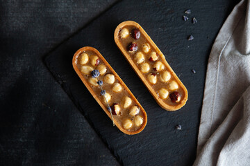 French caramel tartlet with hazelnuts