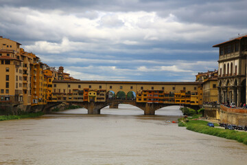 Fototapeta na wymiar Ponte Vecchio is the oldest bridge over the Arno in the Italian city of Florence