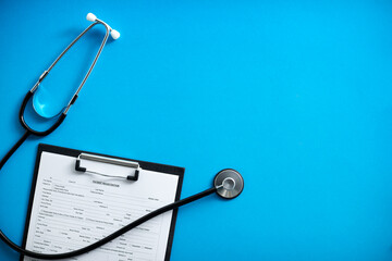 Overhead Flat Lay Medical Shot Of Stethoscope And Patient Registration Form On Clipboard - obrazy, fototapety, plakaty