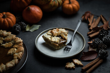 tarte potiron châtaigne épices fait maison thanksgiving halloween feuilles pâte sablée