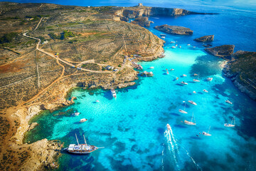 Landscape with Blue lagoon at Comino island, Malta - obrazy, fototapety, plakaty