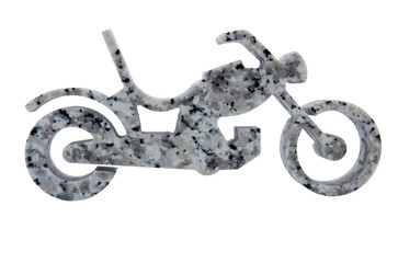 Ein aus einer Granitplatte mit CNC-Sandstrahl ausgeschnittenes Motorrad (freigestellt über weißem...