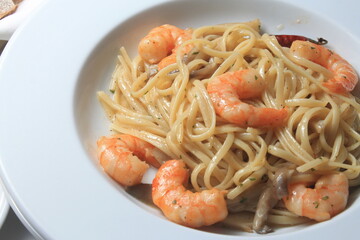 spaghetti with shrimp