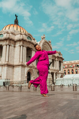 Obraz premium beautiful black girl traveling alone