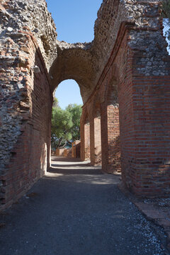 Rundgand im Grieschiches Theater in Taormina.