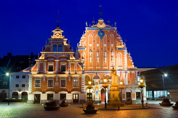 Fototapeta na wymiar Night view of House of the Blackheads in Riga, Latvia