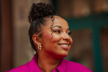 Obraz premium portrait of a beautiful black girl traveling alone