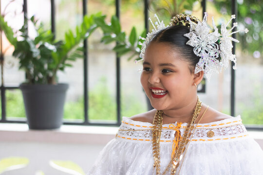 Tembleques, garments, parts of the typical clothing of Panama