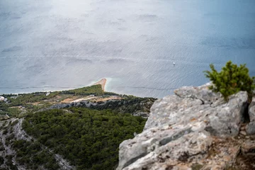 Photo sur Plexiglas Plage de la Corne d'Or, Brac, Croatie The most famous croatian beach Zlatni Rat photographed from Vidova Gora, the highest peak of Brac island, Croatia