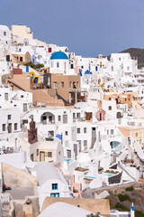 Fototapeta premium yposkafa santorini's houses view from the top of the hill
