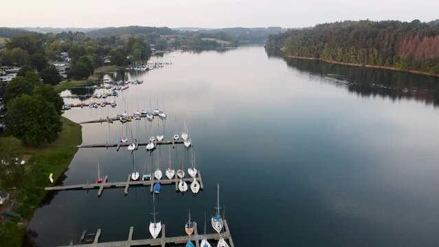 Bevertalsperre n&auml;he H&uuml;ckeswagen - See im Sp&auml;tsommer - Drohne