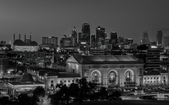 black and white photo of Kansas City at night