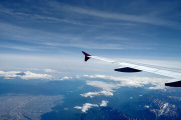 Fototapeta na wymiar 日本の旅・富士山の見える機上の風景