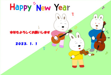 Obraz na płótnie Canvas 令和五年の年賀状のテンプレート素材。ウサギが新年を祝って楽器を演奏している。