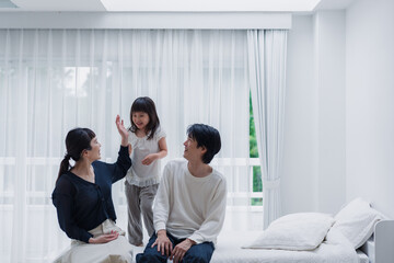 Fototapeta premium 元気な女の子がいる家庭
