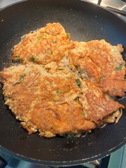 frying pan with chicken