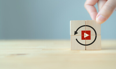 Replay icon on wooden cubes on smart grey background and copy space. Recap business, meeting summary, business review concept. - obrazy, fototapety, plakaty