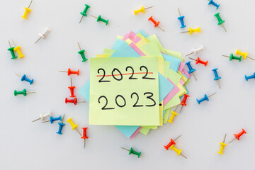 2022 and 2023 written on a yellow sticky note