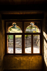 Una delle finestre della Casa Museo dell'Alchimista a Valdenogher in provincia di Belluno