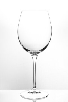 Calice in vetro per vino vuoto
