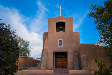 Fototapeta premium San Miguel Chapel in Santa Fe, New Mexico, built in 1610 in Adobe fortress church style is the oldest church in the United States 