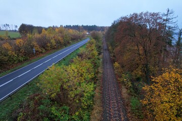 Tory i szosa jesienią © Augustyn