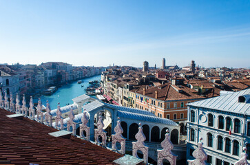 Il Canal Grande di Venezia visto dalla terrazza del Fondaco dei tedeschi in una giornata di sole - obrazy, fototapety, plakaty