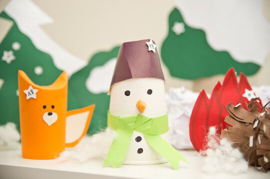 Christmas Eve story. Fairy tale about forest animals and Snow man. DIY home made Toilet paper tube toys. Second life for paper. Environment friendly solution.