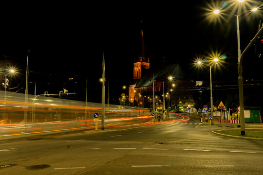 The Crossing in Szczecin at Wały Chrobrego.
City at night and a busy road.
Poland, Summer 2022