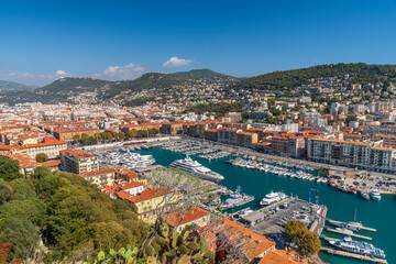 Fototapeta na wymiar Nice y su puerto