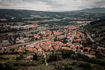 Fototapeta premium panorama view of the town of orvieto in italy on a sumemr cloudy day