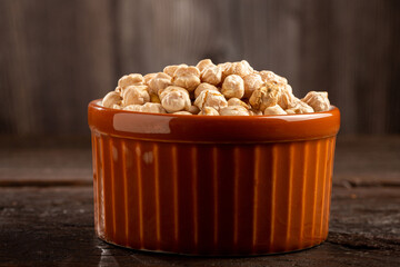 Raw chickpeas in the bowl.