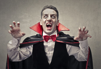 portrait of man disguised as Dracula - 541720127