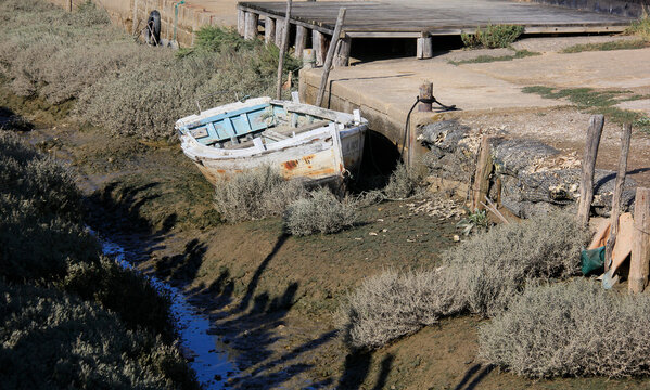 chaloupe abandonn&eacute;e