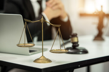 Lawyers and team members discuss the client and find a solution to the problem.