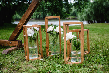 Fototapeta na wymiar wedding decor roses in a glass vase