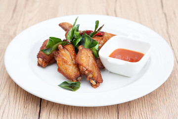Crispy fried chicken wings with sauce