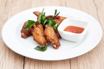 Crispy fried chicken wings with sauce